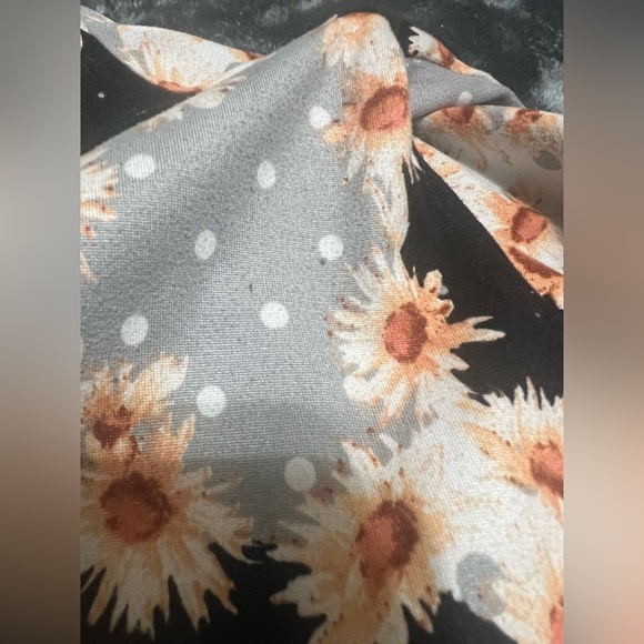 𝐌𝐨𝐝𝐞𝐬𝐭 𝐏𝐨𝐥𝐤𝐚 𝐃𝐨𝐭 𝐀𝐬𝐲𝐦𝐦𝐞𝐭𝐫𝐢𝐜𝐚𝐥 𝐓𝐨𝐩 - Picture 2 of 2